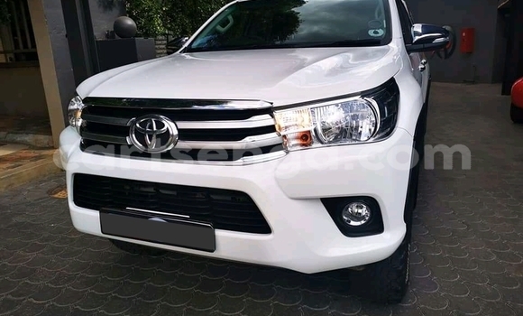 Buy Used Toyota Hilux White Car in Mbabane in Manzini Buy Used Toyota Hilux White Car in Mbabane in Manzini