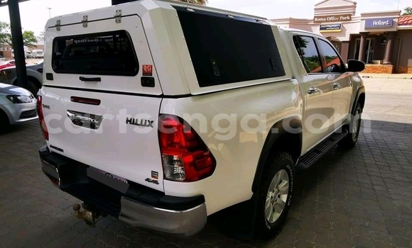 Buy Used Toyota Hilux White Car in Mbabane in Manzini Buy Used Toyota Hilux White Car in Mbabane in Manzini