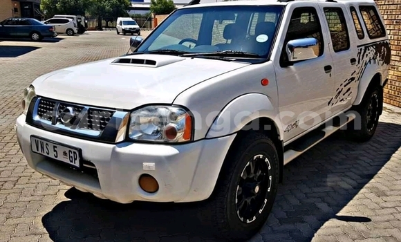 Buy Used Nissan NP 300 White Car in Mbabane in Manzini