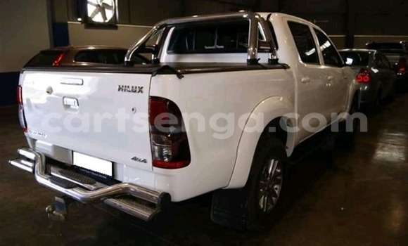 Buy Used Toyota Hilux White Car in Mbabane in Manzini Buy Used Toyota Hilux White Car in Mbabane in Manzini