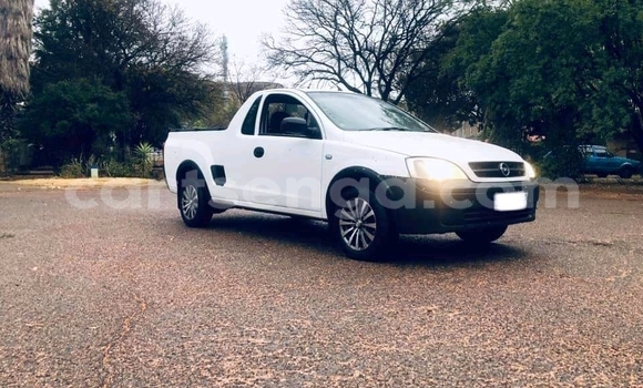 Nunua Ilio tumika Opel Corsa White Gari ndani ya Mbabane nchini Manzini