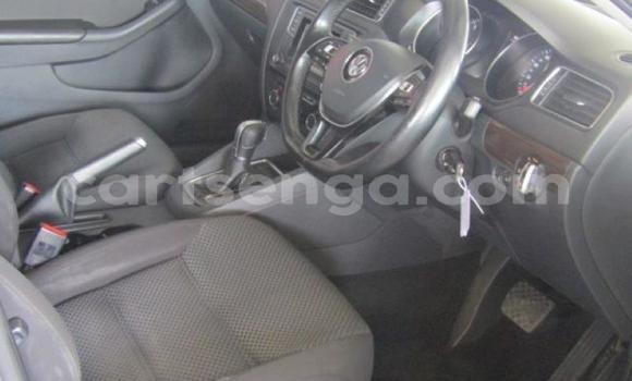 Nunua Ilio tumika Volkswagen Jetta White Gari ndani ya Manzini nchini Manzini Nunua Ilio tumika Volkswagen Jetta White Gari ndani ya Manzini nchini Manzini