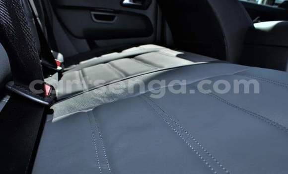 Nunua Ilio tumika Volkswagen Amarok Silver Gari ndani ya Mbabane nchini Manzini Nunua Ilio tumika Volkswagen Amarok Silver Gari ndani ya Mbabane nchini Manzini