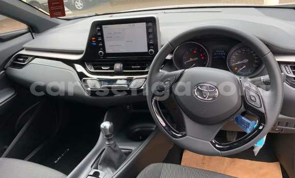 Nunua Ilio tumika Toyota C-HR Silver Gari ndani ya Manzini nchini Manzini