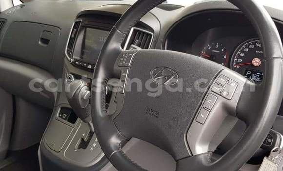 Acheter Occasion Voiture Hyundai H1 Gris à Mankayane, Manzini Acheter Occasion Voiture Hyundai H1 Gris à Mankayane, Manzini