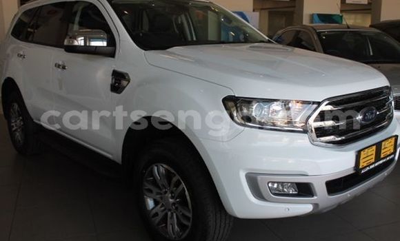 Nunua Ilio tumika Ford Everest White Gari ndani ya Big Bend nchini Wilaya ya Lubombo