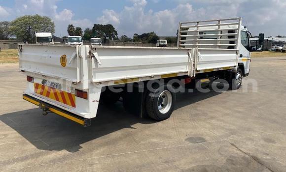 Nunua Ilio tumika Mitsubishi L400 White Lori ndani ya Mbabane nchini Manzini Nunua Ilio tumika Mitsubishi L400 White Lori ndani ya Mbabane nchini Manzini