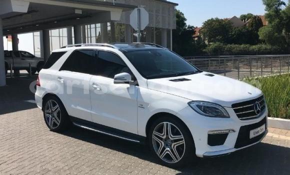 Nunua Ilio tumika Mercedes‒Benz ML–Class White Gari ndani ya Mbabane nchini Manzini Nunua Ilio tumika Mercedes‒Benz ML–Class White Gari ndani ya Mbabane nchini Manzini