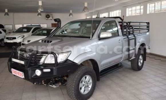 Nunua Ilio tumika Toyota Hilux Silver Gari ndani ya Bulembu nchini Hhohho