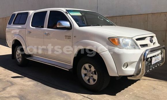 Nunua Ilio tumika Toyota Hilux White Gari ndani ya Manzini nchini Manzini Nunua Ilio tumika Toyota Hilux White Gari ndani ya Manzini nchini Manzini
