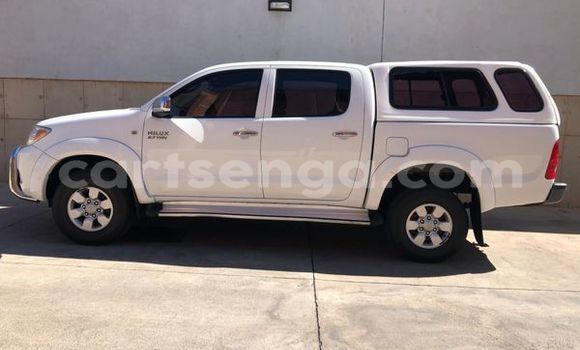 Nunua Ilio tumika Toyota Hilux White Gari ndani ya Manzini nchini Manzini Nunua Ilio tumika Toyota Hilux White Gari ndani ya Manzini nchini Manzini