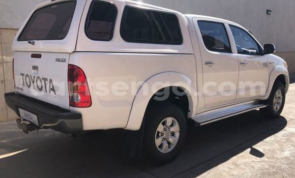 Nunua Ilio tumika Toyota Hilux White Gari ndani ya Manzini nchini Manzini Nunua Ilio tumika Toyota Hilux White Gari ndani ya Manzini nchini Manzini