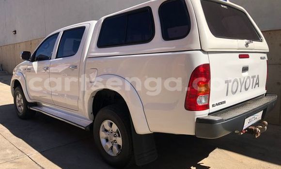 Nunua Ilio tumika Toyota Hilux White Gari ndani ya Manzini nchini Manzini Nunua Ilio tumika Toyota Hilux White Gari ndani ya Manzini nchini Manzini