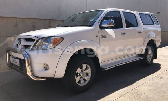 Nunua Ilio tumika Toyota Hilux White Gari ndani ya Manzini nchini Manzini Nunua Ilio tumika Toyota Hilux White Gari ndani ya Manzini nchini Manzini