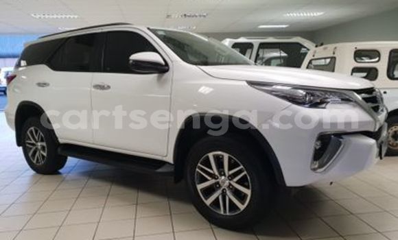 Acheter Occasion Voiture Toyota Fortuner Blanc à Ezulwini, Hhohho Acheter Occasion Voiture Toyota Fortuner Blanc à Ezulwini, Hhohho