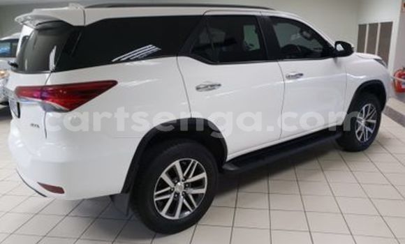 Acheter Occasion Voiture Toyota Fortuner Blanc à Ezulwini, Hhohho Acheter Occasion Voiture Toyota Fortuner Blanc à Ezulwini, Hhohho