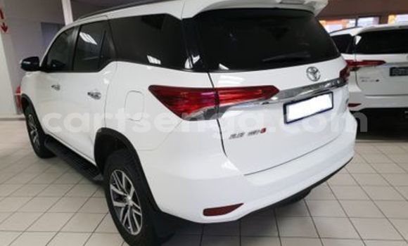 Acheter Occasion Voiture Toyota Fortuner Blanc à Ezulwini, Hhohho Acheter Occasion Voiture Toyota Fortuner Blanc à Ezulwini, Hhohho