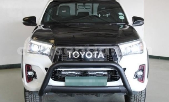Buy Used Toyota Hilux White Car in Ezulwini in Hhohho Buy Used Toyota Hilux White Car in Ezulwini in Hhohho