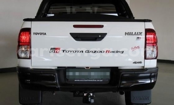Buy Used Toyota Hilux White Car in Ezulwini in Hhohho Buy Used Toyota Hilux White Car in Ezulwini in Hhohho