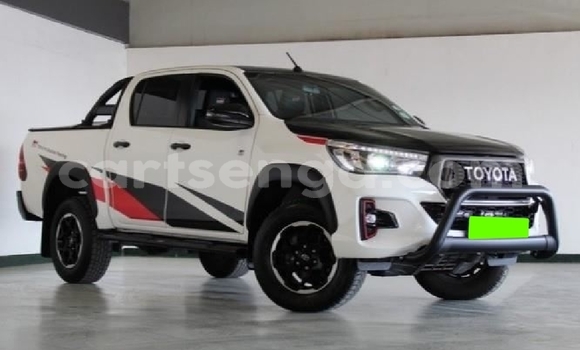 Buy Used Toyota Hilux White Car in Ezulwini in Hhohho Buy Used Toyota Hilux White Car in Ezulwini in Hhohho