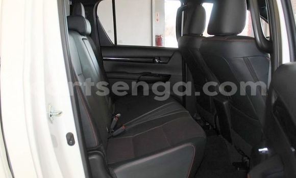 Buy Used Toyota Hilux White Car in Ezulwini in Hhohho Buy Used Toyota Hilux White Car in Ezulwini in Hhohho