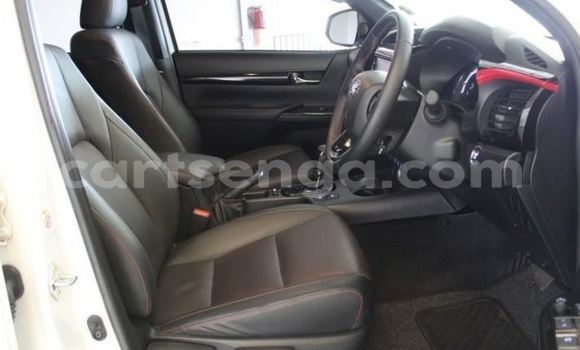 Buy Used Toyota Hilux White Car in Ezulwini in Hhohho Buy Used Toyota Hilux White Car in Ezulwini in Hhohho