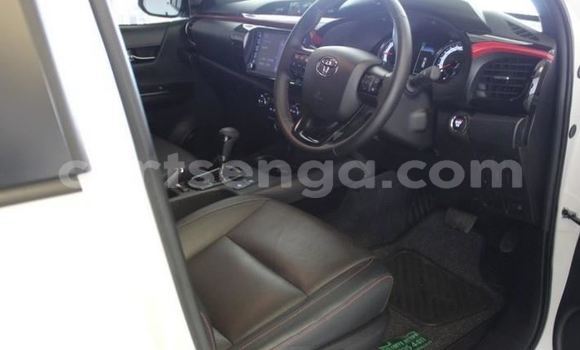 Buy Used Toyota Hilux White Car in Ezulwini in Hhohho Buy Used Toyota Hilux White Car in Ezulwini in Hhohho