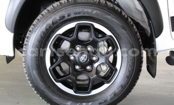 Buy Used Toyota Hilux White Car in Ezulwini in Hhohho Buy Used Toyota Hilux White Car in Ezulwini in Hhohho