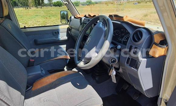 Nunua Ilio tumika Toyota Land Cruiser Beige Gari ndani ya Big Bend nchini Lubombo Nunua Ilio tumika Toyota Land Cruiser Beige Gari ndani ya Big Bend nchini Lubombo