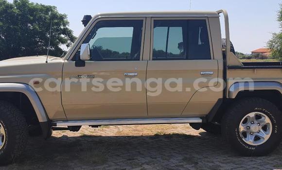 Nunua Ilio tumika Toyota Land Cruiser Beige Gari ndani ya Big Bend nchini Lubombo Nunua Ilio tumika Toyota Land Cruiser Beige Gari ndani ya Big Bend nchini Lubombo