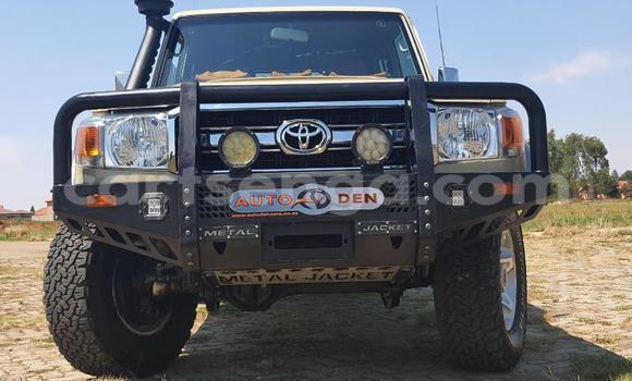 Nunua Ilio tumika Toyota Land Cruiser Beige Gari ndani ya Big Bend nchini Lubombo Nunua Ilio tumika Toyota Land Cruiser Beige Gari ndani ya Big Bend nchini Lubombo