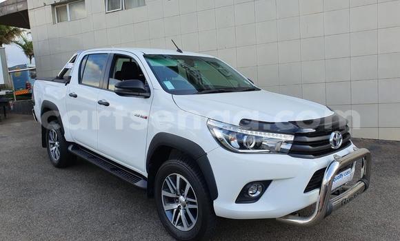 Nunua Ilio tumika Toyota Hilux White Gari ndani ya Manzini nchini Manzini