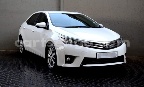 Buy Used Toyota Corolla White Car in Nhlangano in Shiselweni District