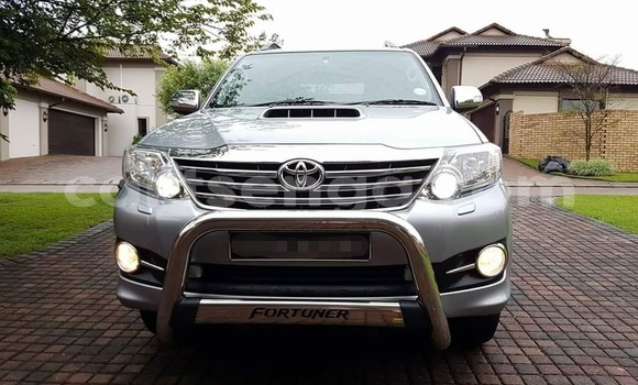 Nunua Ilio tumika Toyota Fortuner Silver Gari ndani ya Mbabane nchini Manzini Nunua Ilio tumika Toyota Fortuner Silver Gari ndani ya Mbabane nchini Manzini