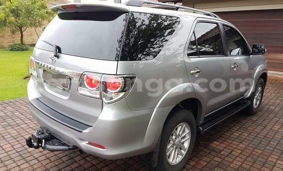 Nunua Ilio tumika Toyota Fortuner Silver Gari ndani ya Mbabane nchini Manzini Nunua Ilio tumika Toyota Fortuner Silver Gari ndani ya Mbabane nchini Manzini