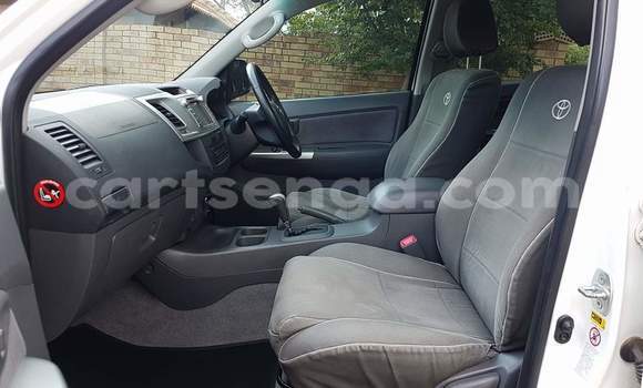 Buy Used Toyota Hilux White Car in Nhlangano in Shiselweni District Buy Used Toyota Hilux White Car in Nhlangano in Shiselweni District