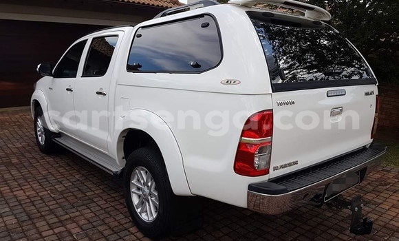 Buy Used Toyota Hilux White Car in Nhlangano in Shiselweni District Buy Used Toyota Hilux White Car in Nhlangano in Shiselweni District