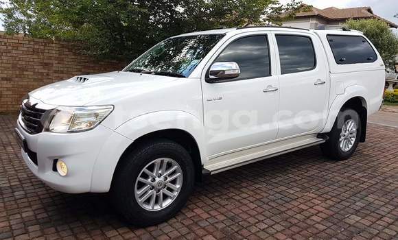 Buy Used Toyota Hilux White Car in Nhlangano in Shiselweni District Buy Used Toyota Hilux White Car in Nhlangano in Shiselweni District