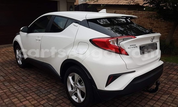 Nunua Ilio tumika Toyota C-HR White Gari ndani ya Mbabane nchini Manzini Nunua Ilio tumika Toyota C-HR White Gari ndani ya Mbabane nchini Manzini