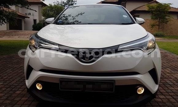 Nunua Ilio tumika Toyota C-HR White Gari ndani ya Mbabane nchini Manzini Nunua Ilio tumika Toyota C-HR White Gari ndani ya Mbabane nchini Manzini