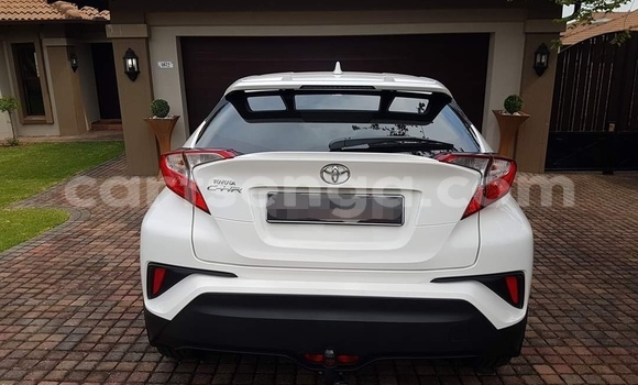 Nunua Ilio tumika Toyota C-HR White Gari ndani ya Mbabane nchini Manzini Nunua Ilio tumika Toyota C-HR White Gari ndani ya Mbabane nchini Manzini