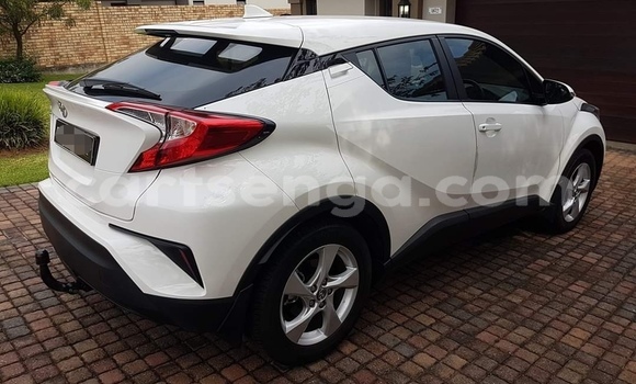 Nunua Ilio tumika Toyota C-HR White Gari ndani ya Mbabane nchini Manzini Nunua Ilio tumika Toyota C-HR White Gari ndani ya Mbabane nchini Manzini