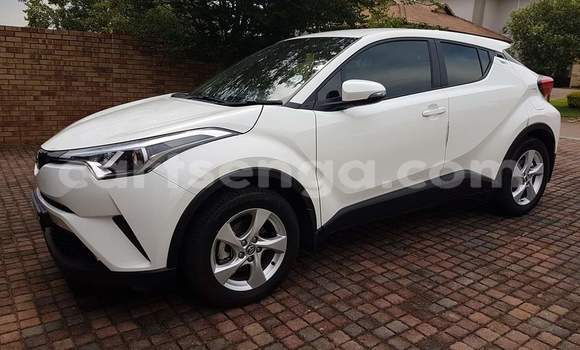 Nunua Ilio tumika Toyota C-HR White Gari ndani ya Mbabane nchini Manzini Nunua Ilio tumika Toyota C-HR White Gari ndani ya Mbabane nchini Manzini