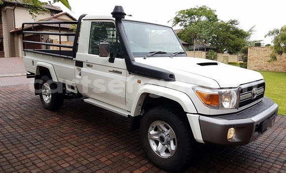 Buy Used Toyota Land Cruiser White Car in Mbabane in Manzini