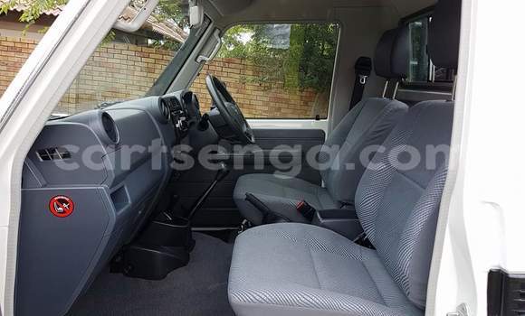 Acheter Occasion Voiture Toyota Land Cruiser Blanc à Mbabane, Manzini Acheter Occasion Voiture Toyota Land Cruiser Blanc à Mbabane, Manzini