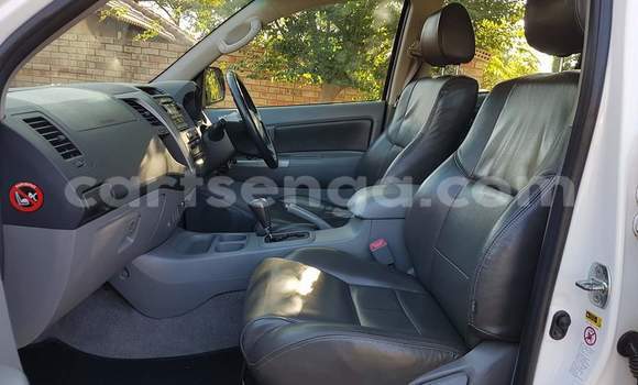 Buy Used Toyota Hilux White Car in Nhlangano in Shiselweni District Buy Used Toyota Hilux White Car in Nhlangano in Shiselweni District