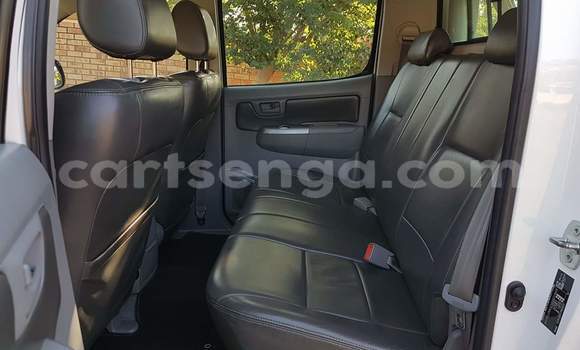 Buy Used Toyota Hilux White Car in Nhlangano in Shiselweni District Buy Used Toyota Hilux White Car in Nhlangano in Shiselweni District