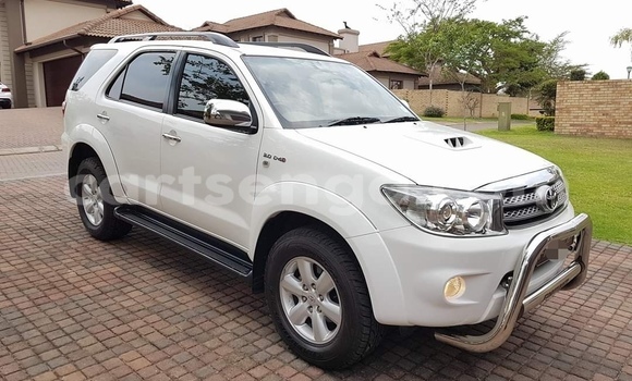 Buy Used Toyota Fortuner White Car in Nhlangano in Shiselweni District Buy Used Toyota Fortuner White Car in Nhlangano in Shiselweni District