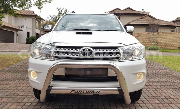 Buy Used Toyota Fortuner White Car in Nhlangano in Shiselweni District Buy Used Toyota Fortuner White Car in Nhlangano in Shiselweni District