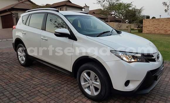 Nunua Ilio tumika Toyota RAV4 White Gari ndani ya Nhlangano nchini Wilaya ya Shiselweni Nunua Ilio tumika Toyota RAV4 White Gari ndani ya Nhlangano nchini Wilaya ya Shiselweni